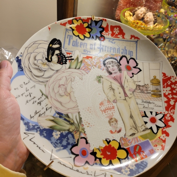 Vintage Collage Design Gloria Vanderbilt Plate ~ Token of Friendship & Love - Picture 2 of 16